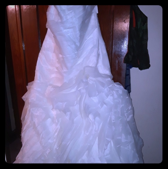 Vera Wang Dresses & Skirts - Ivory Vera Wang wedding dress